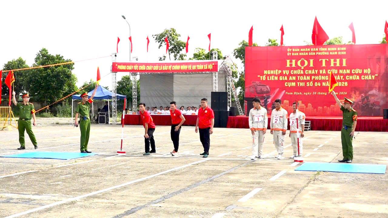 Sau hội thi, Ban Tổ chức sẽ lựa chọn đội thi xuất sắc đại diện Cụm thi số 4 tham gia Hội thi nghiệp vụ chữa cháy và cứu nạn, cứu hộ “Tổ liên gia an toàn phòng cháy, chữa cháy” cấp tỉnh Sau hội thi, Ban Tổ chức sẽ lựa chọn đội thi xuất sắc đại diện Cụm thi số 4 tham gia Hội thi nghiệp vụ chữa cháy và cứu nạn, cứu hộ “Tổ liên gia an toàn phòng cháy, chữa cháy” cấp tỉnh