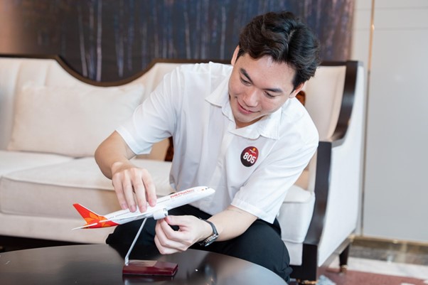 Ứng viên may mắn được tặng mô hình tàu bay Sun PhuQuoc Airways trong chương trình bốc thăm Ứng viên may mắn được tặng mô hình tàu bay Sun PhuQuoc Airways trong chương trình bốc thăm