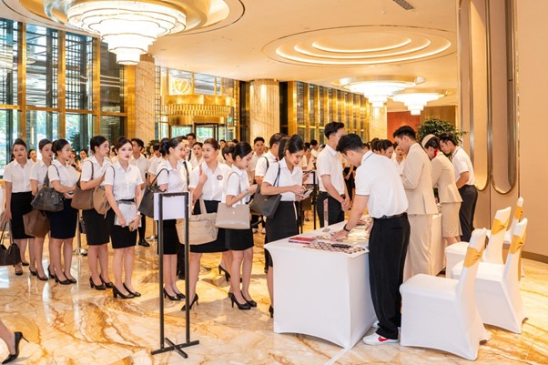 Ứng viên xếp hàng làm thủ tục check-in từ sáng sớm tại Ascott Tay Ho Hanoi Ứng viên xếp hàng làm thủ tục check-in từ sáng sớm tại Ascott Tay Ho Hanoi