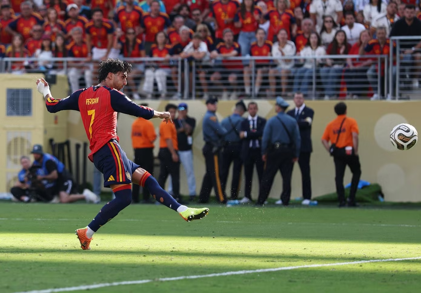 Ferran Torres đưa Tây Ban Nha lên đỉnh thế giới, khép lại giấc mơ World Cup của Messi