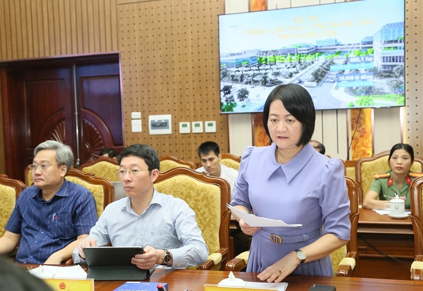 Lãnh đạo Sở Khoa học và Công nghệ báo cáo tại cuộc họp. Lãnh đạo Sở Khoa học và Công nghệ báo cáo tại cuộc họp.