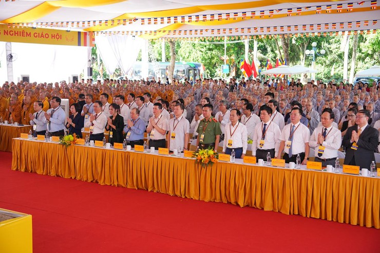 Đông đảo đại biểu, chư tôn đức tăng ni và phật tử tham dự Lễ khởi công xây dựng Trung tâm Văn hóa Phật giáo Thủ đô tại xã Bát Tràng. Đông đảo đại biểu, chư tôn đức tăng ni và phật tử tham dự Lễ khởi công xây dựng Trung tâm Văn hóa Phật giáo Thủ đô tại xã Bát Tràng.