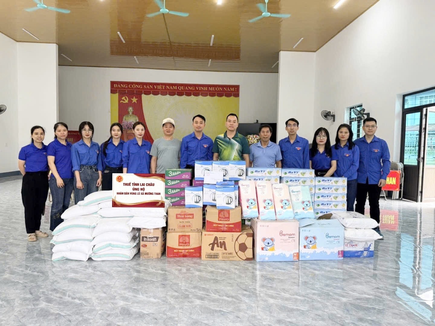 Thuế tỉnh Lai Châu chung tay hỗ trợ các hộ dân bị thiệt hại do mưa lũ