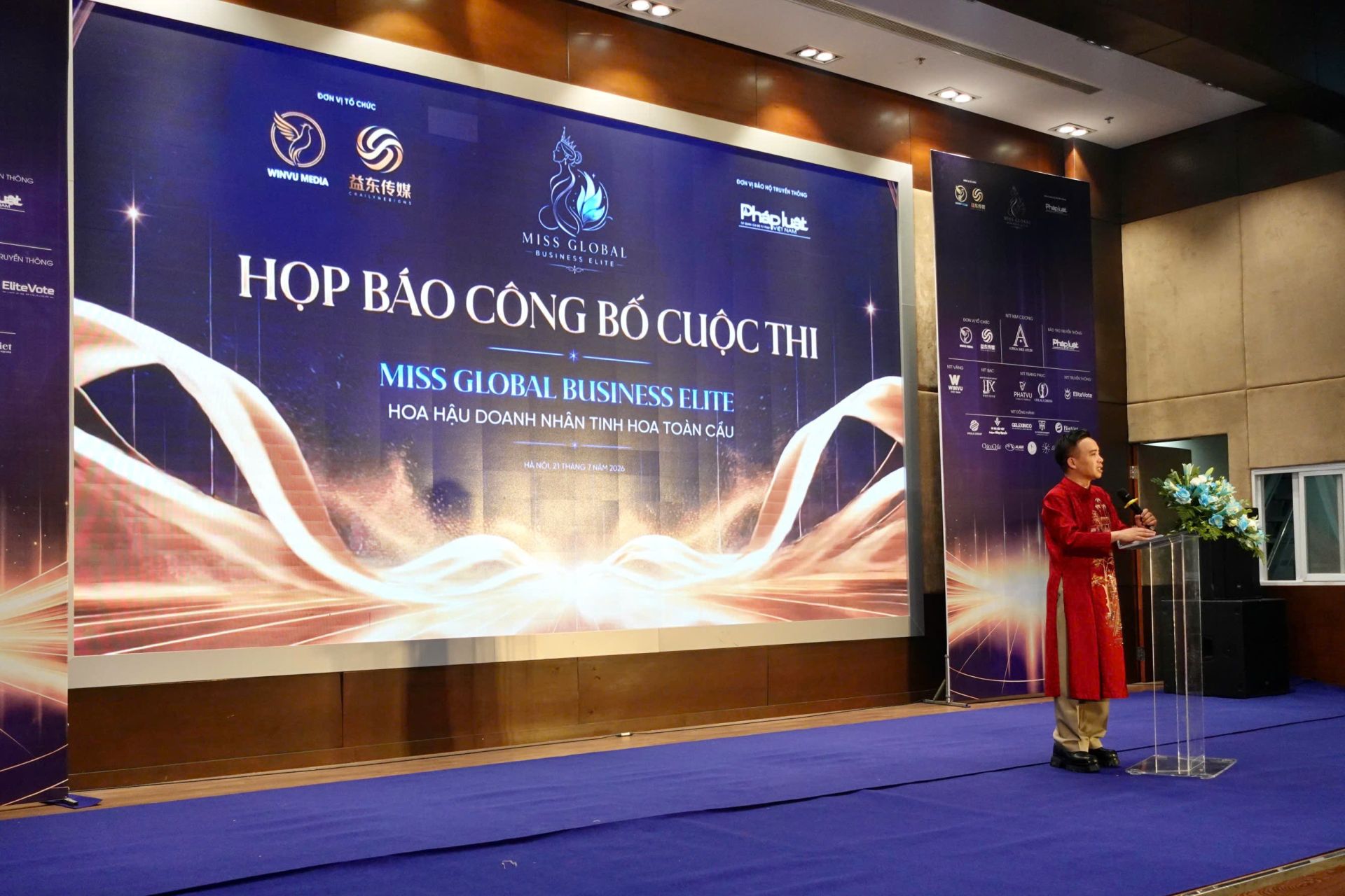 Ông Vũ Đình Thao, trưởng Ban tổ chức phát biểu khai mạc họp báo Ông Vũ Đình Thao, trưởng Ban tổ chức phát biểu khai mạc họp báo