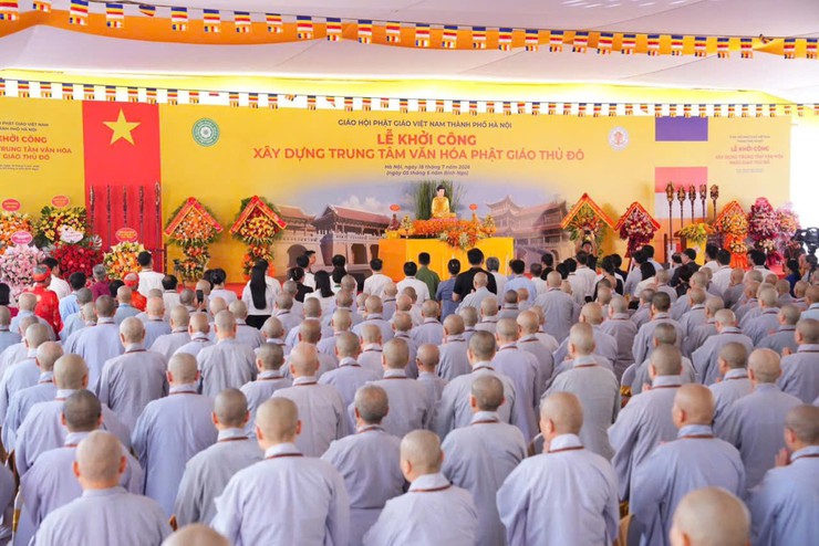 Lễ khởi công xây dựng Trung tâm Văn hóa Phật giáo Thủ đô thu hút sự tham dự của đông đảo chư tôn đức tăng ni, phật tử và đại biểu các cơ quan Trung ương, thành phố Hà Nội. Lễ khởi công xây dựng Trung tâm Văn hóa Phật giáo Thủ đô thu hút sự tham dự của đông đảo chư tôn đức tăng ni, phật tử và đại biểu các cơ quan Trung ương, thành phố Hà Nội.