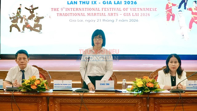 Bàn chủ toạ buổi Họp báo. Ảnh: Viết Hiền Bàn chủ toạ buổi Họp báo. Ảnh: Viết Hiền