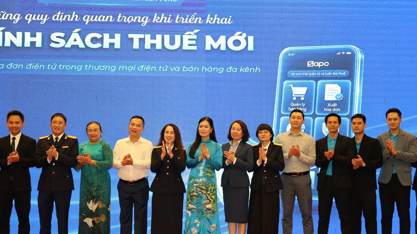 Bà Phạm Thị Mai Anh – PGĐ Khối Ngân hàng số MB cùng đại diện các đơn vị tổ chức Bà Phạm Thị Mai Anh – PGĐ Khối Ngân hàng số MB cùng đại diện các đơn vị tổ chức