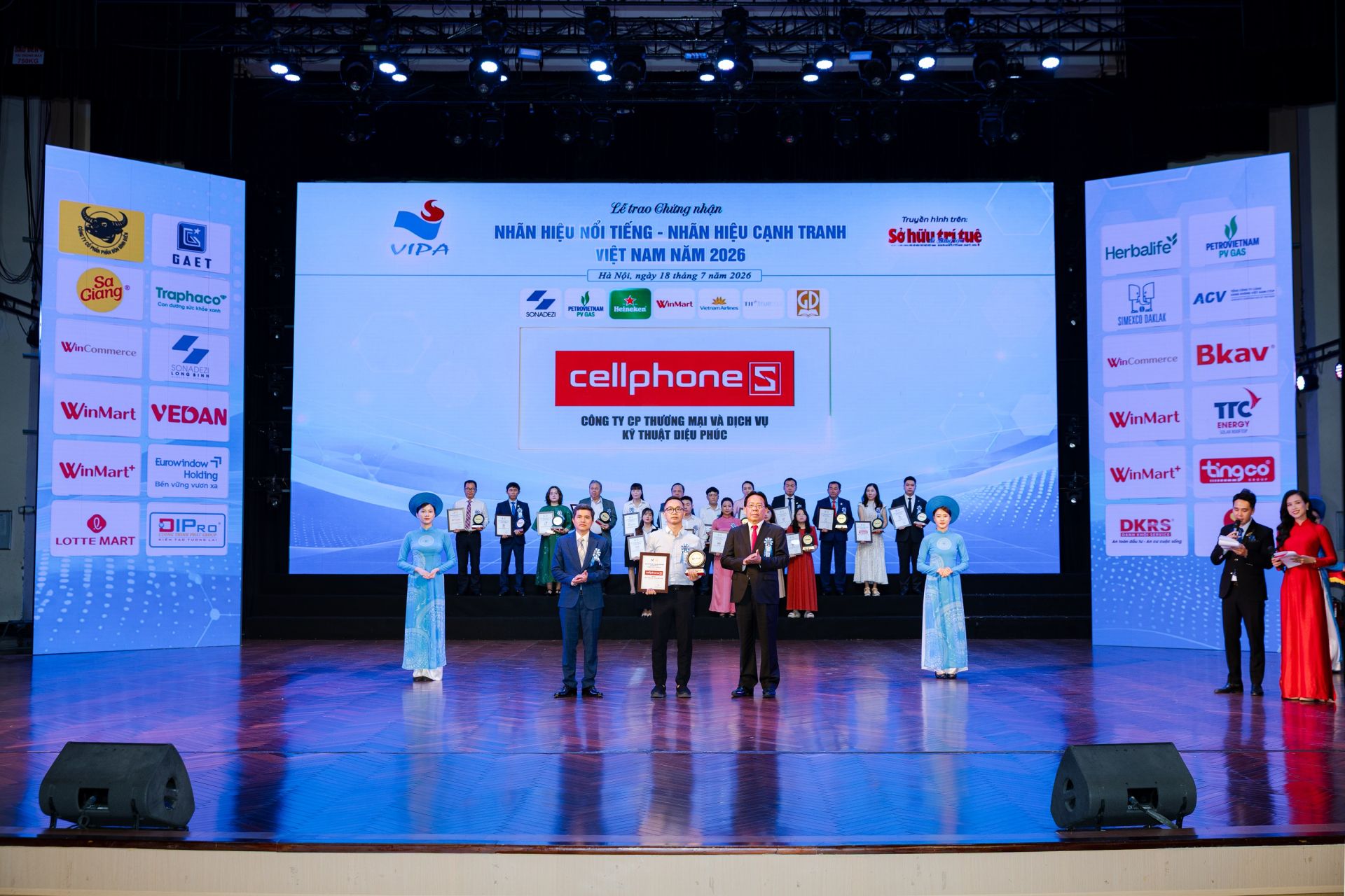 CellphoneS đạt chứng nhận “Top 10 nhãn hiệu nổi tiếng Việt Nam năm 2026”