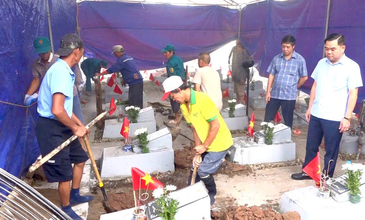 Lãnh đạo phường Nam Định kiểm tra công tác khai quật, lấy mẫu ADN tại NTLS Mỹ Phúc. Lãnh đạo phường Nam Định kiểm tra công tác khai quật, lấy mẫu ADN tại NTLS Mỹ Phúc.