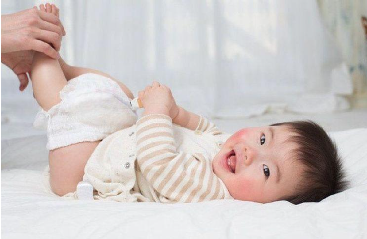 Cha mẹ cần giữ cho vùng da mặc tã của bé luôn sạch và khô thoáng Cha mẹ cần giữ cho vùng da mặc tã của bé luôn sạch và khô thoáng