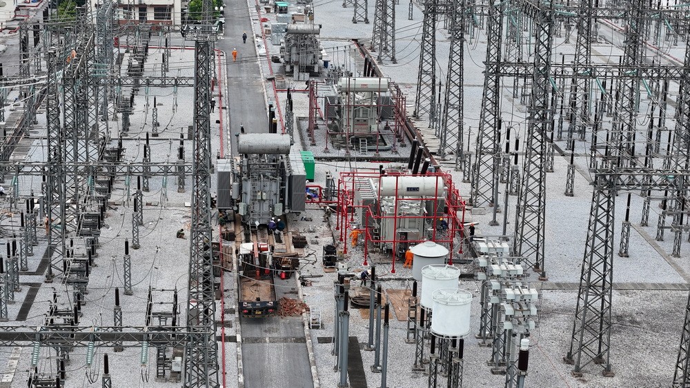 Thi c&ocirc;ng thay thế m&aacute;y biến &aacute;p AT2 c&ocirc;ng suất 125 MVA bằng m&aacute;y biến &aacute;p 250 MVA tại trạm biến &aacute;p 220 kV Tuy&ecirc;n Quang.