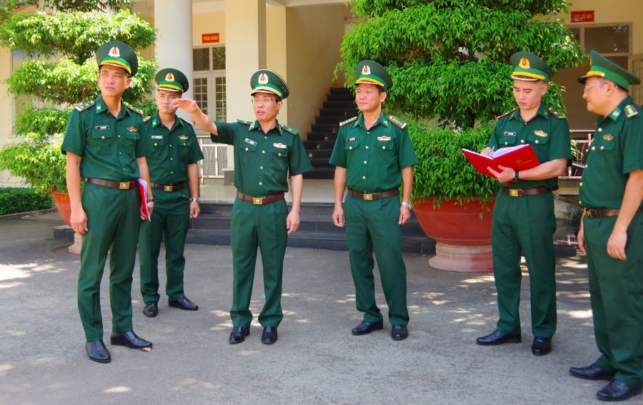 Thiếu tướng Vũ Quốc &Acirc;n thăm, động vi&ecirc;n c&aacute;n bộ, chiến sĩ Trạm Bi&ecirc;n ph&ograve;ng Cửa khẩu Quốc tế Xa M&aacute;t, Đồn Bi&ecirc;n ph&ograve;ng Cửa khẩu Quốc tế Xa M&aacute;t