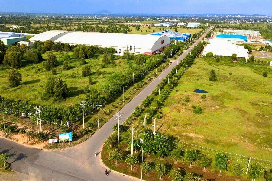 Các khu công nghiệp phía Đông Lâm Đồng ngày càng phát triển. Các khu công nghiệp phía Đông Lâm Đồng ngày càng phát triển.