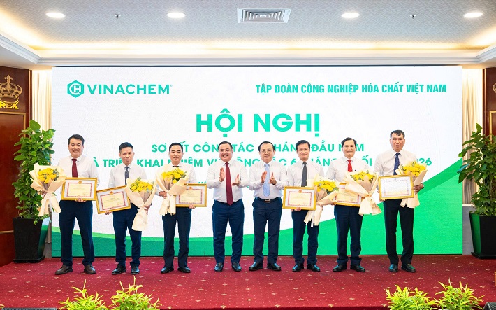 Công ty Phân bón Miền Nam và Tổng Giám đốc Đỗ Văn Tuấn vinh dự nhận Bằng khen của Bộ trưởng Bộ Tài chính