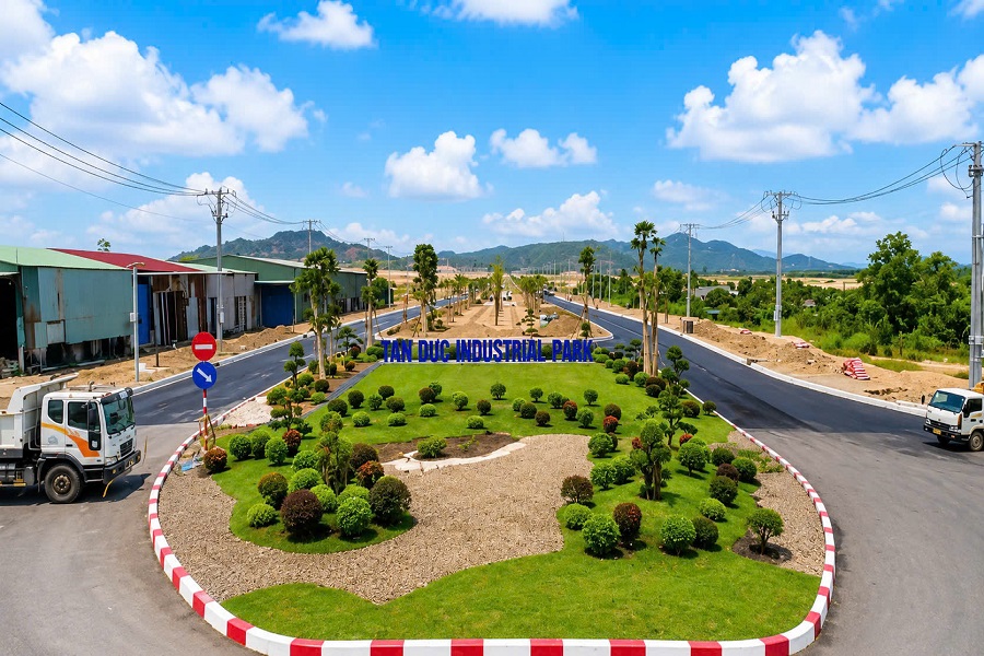 Hình hài các khu công nghiệp đang được hình thành, tạo đà cho công nghiệp phát triển. (Ảnh: Diễm Thương) Hình hài các khu công nghiệp đang được hình thành, tạo đà cho công nghiệp phát triển. (Ảnh: Diễm Thương)