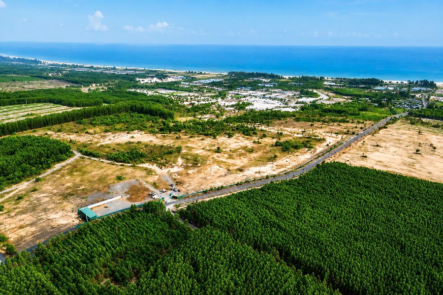 Một góc Khu công nghiệp Sơn Mỹ 1 nhìn từ trên cao. Một góc Khu công nghiệp Sơn Mỹ 1 nhìn từ trên cao.