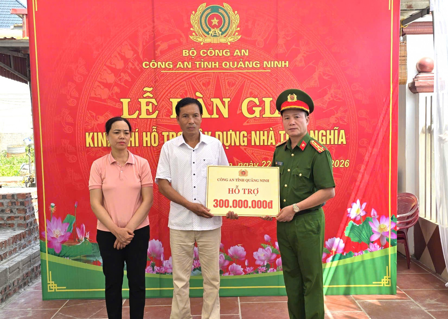 Quảng Ninh: Trao tặng kinh phí hỗ trợ đường link M88 mới nhất Nhà tình nghĩa cho gia đình liệt sĩ Nguyễn Đăng Khải