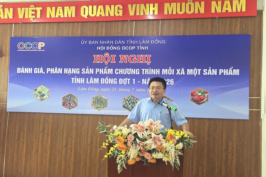 Ông Lê Quang Dần - Phó Giám đốc Sở Nông nghiệp và Môi trường, Phó Chủ tịch Thường trực Hội đồng phát biểu tại hội nghị. Ông Lê Quang Dần - Phó Giám đốc Sở Nông nghiệp và Môi trường, Phó Chủ tịch Thường trực Hội đồng phát biểu tại hội nghị.