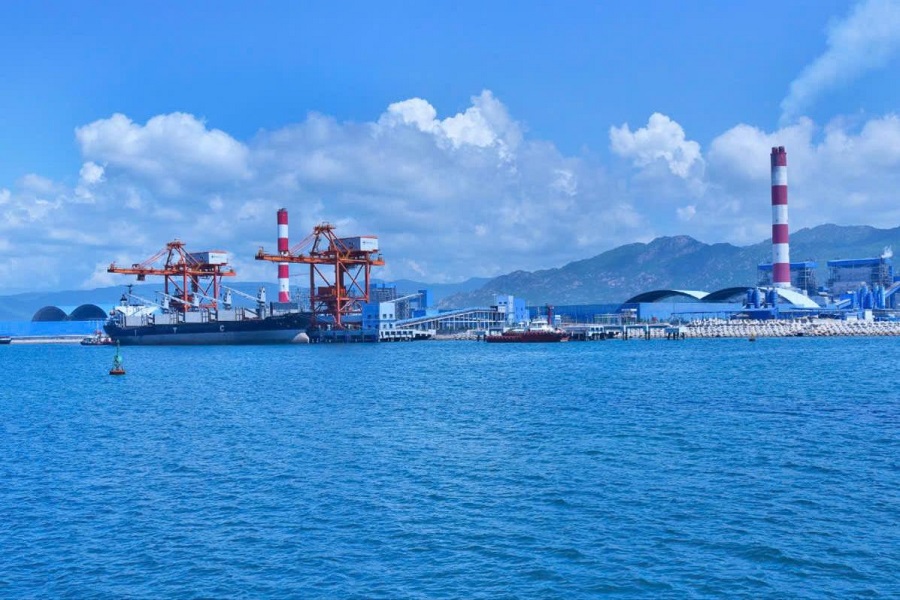 Trong tương lai, Lâm Đồng phấn đấu hình thành chuỗi các KCN gắn với hệ thống đô thị, cảng biển (Cảng Quốc tế Vĩnh Tân). Trong tương lai, Lâm Đồng phấn đấu hình thành chuỗi các KCN gắn với hệ thống đô thị, cảng biển (Cảng Quốc tế Vĩnh Tân).