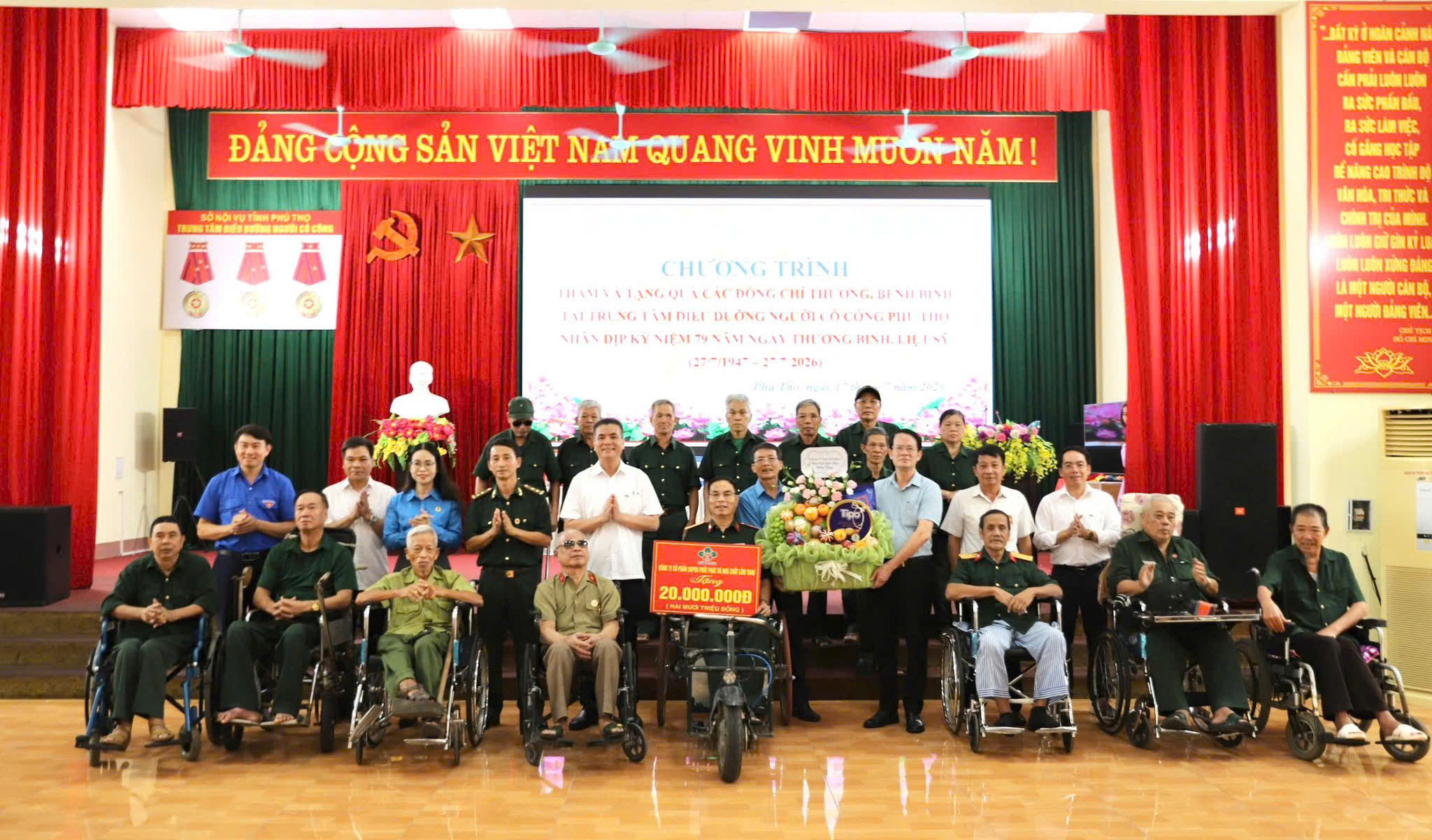 Chương tr&igrave;nh thăm, tặng qu&agrave; c&aacute;c đồng ch&iacute; Thương bệnh binh tại Trung t&acirc;m điều dưỡng người c&oacute; c&ocirc;ng Ph&uacute; Thọ nh&acirc;n dịp kỷ niệm 79 năm ng&agrave;y thương binh liệt sĩ