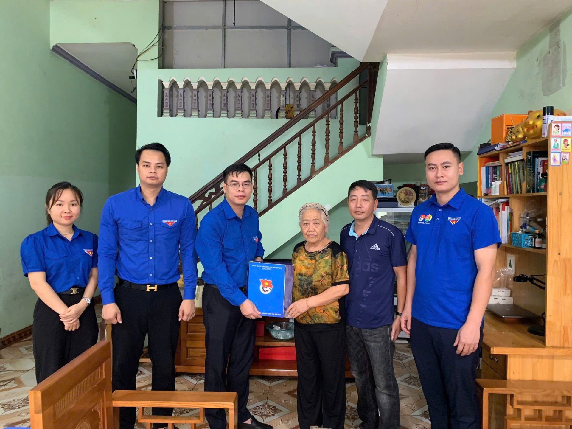 C&ocirc;ng ty TNHH MTV Apatit Việt Nam thăm hỏi gia đ&igrave;nh liệt sĩ v&agrave; mẹ Việt Nam anh h&ugrave;ng