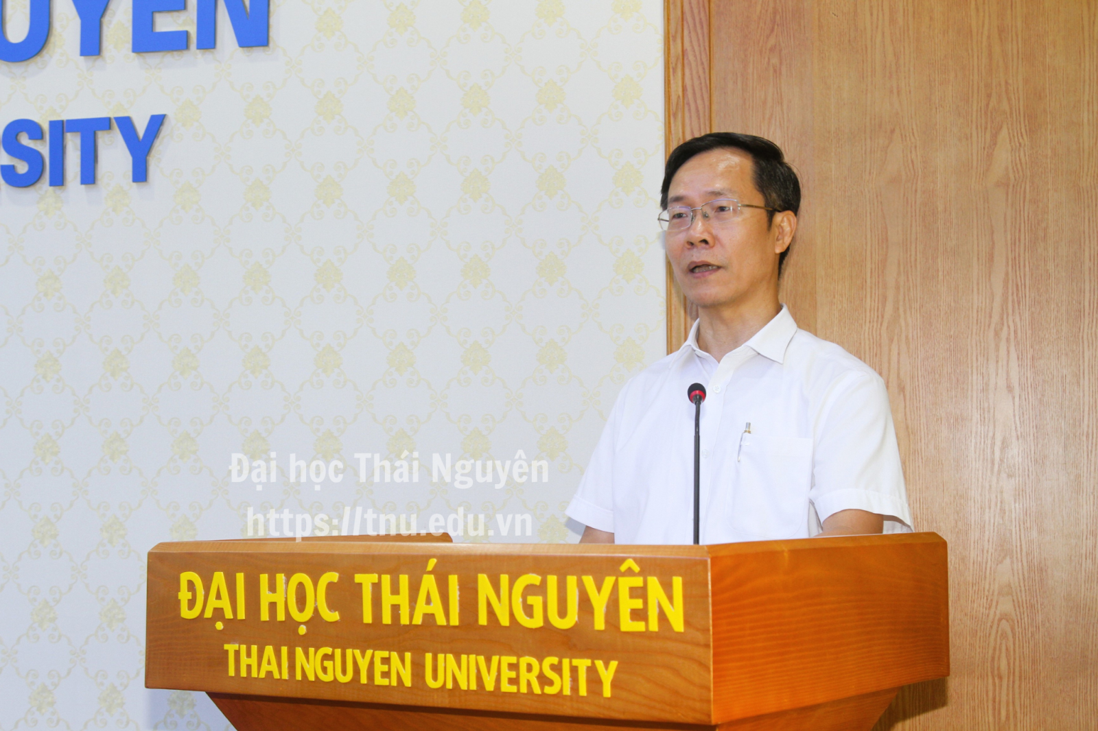 TS. Nguyễn Văn Tảo, Ph&oacute; B&iacute; thư Đảng ủy, Ph&oacute; Gi&aacute;m đốc Đại học Th&aacute;i Nguy&ecirc;n ph&aacute;t biểu khai mạc chương tr&igrave;nh.