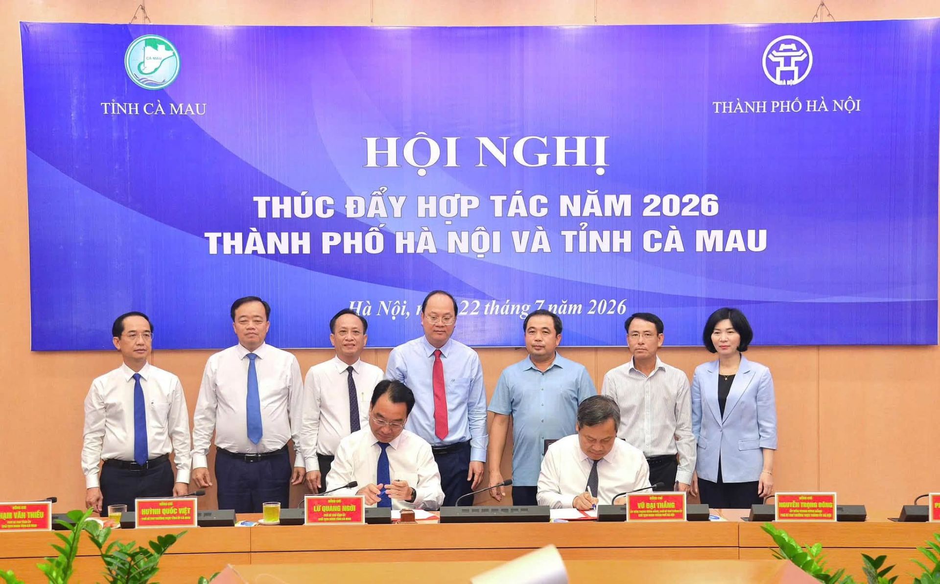 Hà Nội và Cà Mau ký kết hợp tác toàn diện, thúc đẩy liên kết phát triển