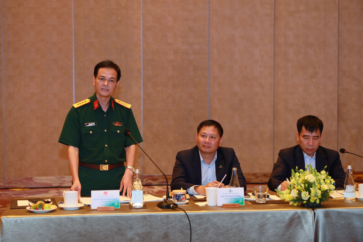 Đại t&aacute; Phạm Minh Nhật - Ph&oacute; Cục trưởng Cục Xăng dầu đ&aacute;nh gi&aacute; c&ocirc;ng tr&igrave;nh nghi&ecirc;n cứu của BSR đ&atilde; th&aacute;o gỡ được c&aacute;c vấn đề để bảo đảm nhi&ecirc;n liệu đặc chủng quốc ph&ograve;ng đạt c&aacute;c ti&ecirc;u chuẩn khắt khe