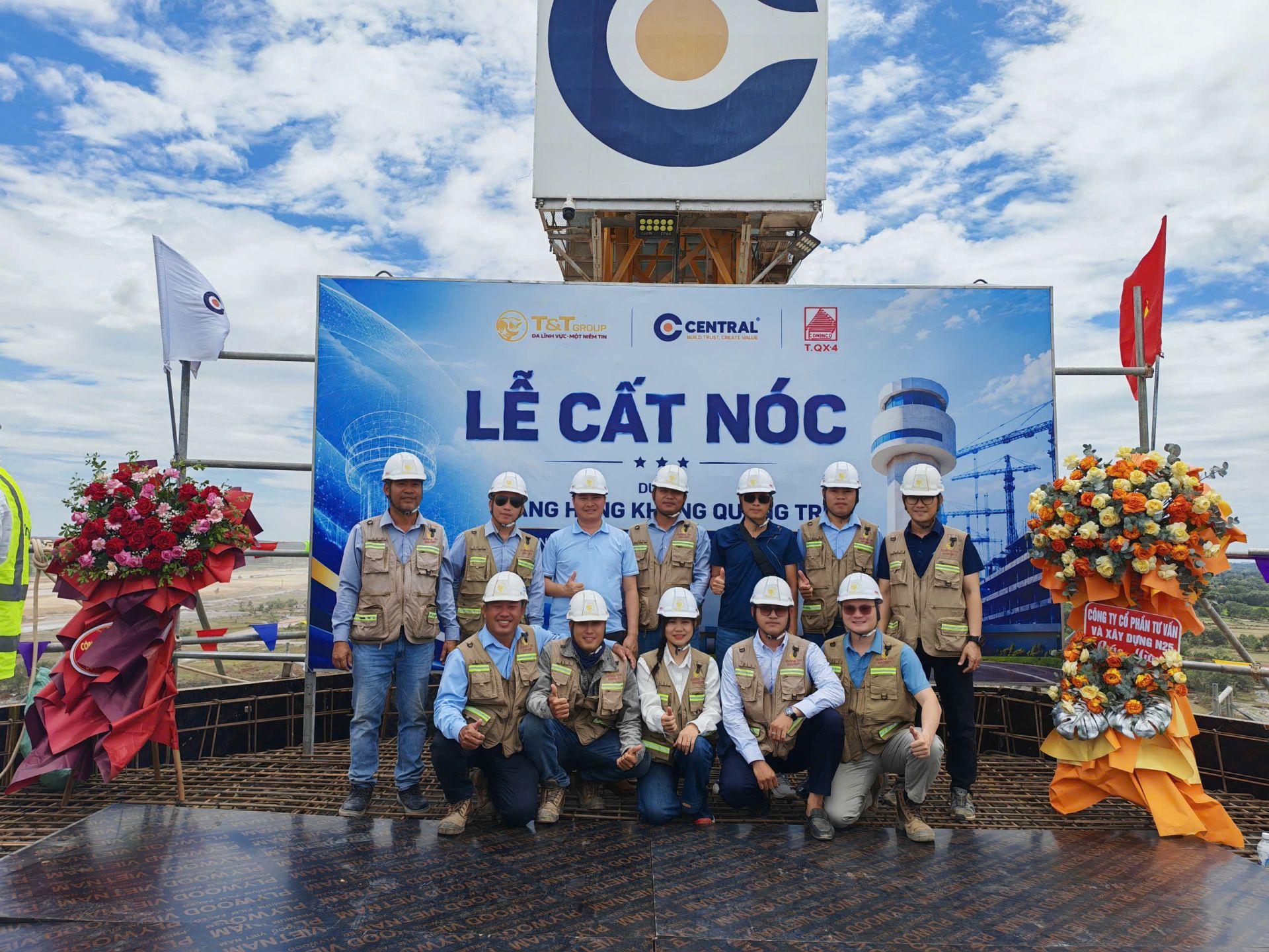 Lễ cất nóc Đài kiểm soát không lưu tại dự án Cảng hàng không Quảng Trị Lễ cất nóc Đài kiểm soát không lưu tại dự án Cảng hàng không Quảng Trị