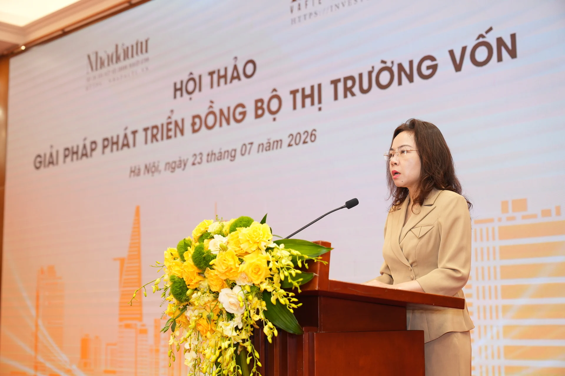 B&agrave; H&agrave; Thu Giang - Vụ trưởng Vụ T&iacute;n dụng c&aacute;c ng&agrave;nh kinh tế, Ng&acirc;n h&agrave;ng Nh&agrave; nước