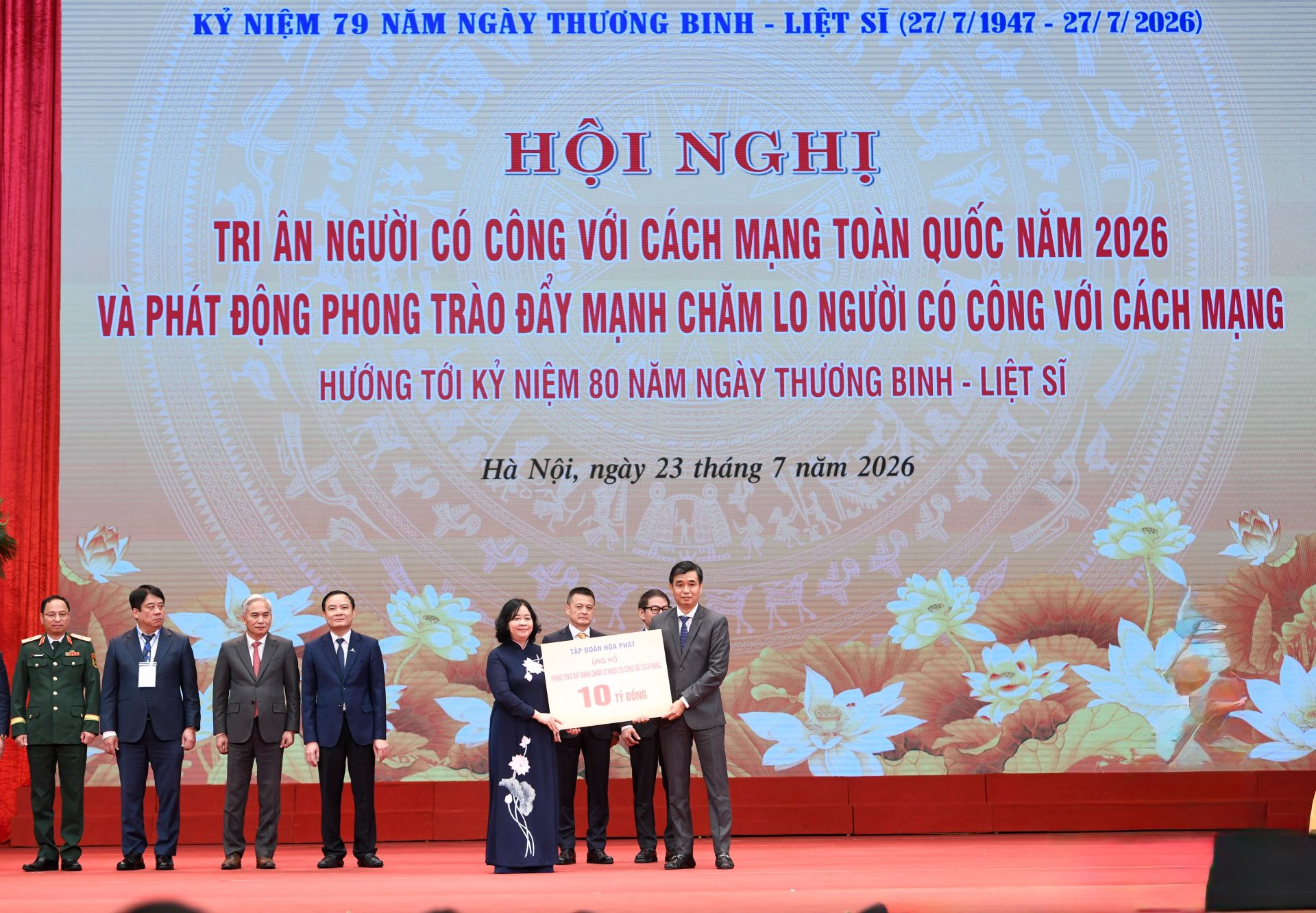 Tập đoàn Hòa Phát trao tặng 10 tỷ đồng cho Quỹ đền ơn đáp nghĩa Trung ương