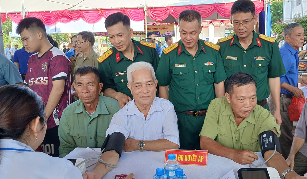 Bắc Ninh: Khám bệnh, cấp thuốc miễn phí cho đối tượng chính sách tại xã Bố Hạ