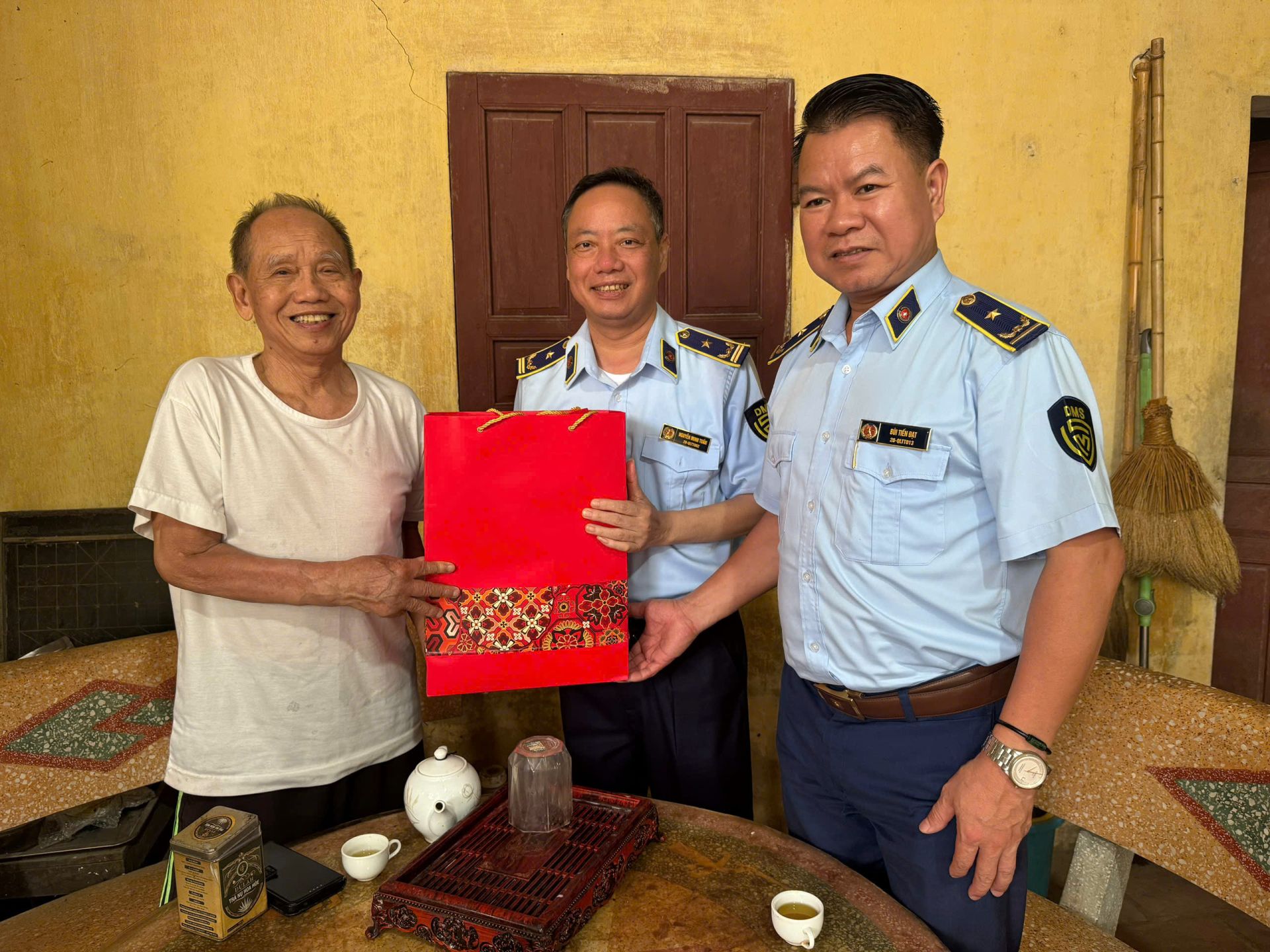 Ngành Quản lý thị trường Lạng Sơn tri ân các gia đình thương binh nhân Ngày Thương binh - Liệt sĩ