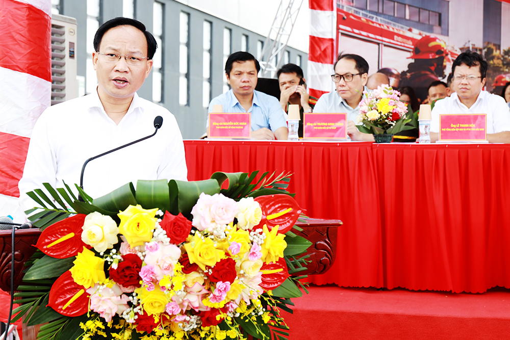 Đồng chí Phạm Văn Thịnh phát biểu tại buổi thực tập phương án chữa cháy và cứu nạn, cứu hộ diễn ra tại Công ty trách nhiệm hữu hạn Fukang Technology, Khu công nghiệp Quang Châu, phường Nếnh. Đồng chí Phạm Văn Thịnh phát biểu tại buổi thực tập phương án chữa cháy và cứu nạn, cứu hộ diễn ra tại Công ty trách nhiệm hữu hạn Fukang Technology, Khu công nghiệp Quang Châu, phường Nếnh.