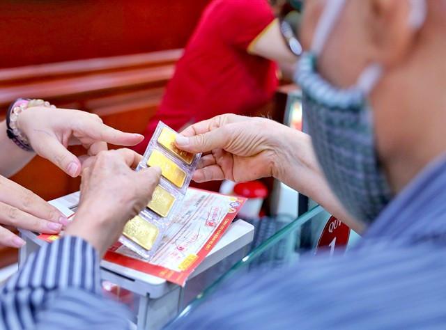 Giá vàng chiều 23/7 lao dốc, mất tới 7 triệu đồng/lượng