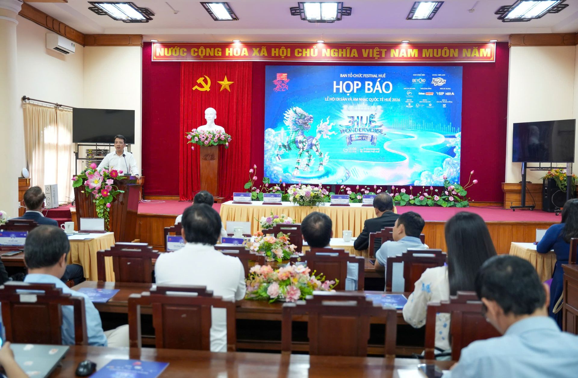 Quang cảnh họp b&aacute;o