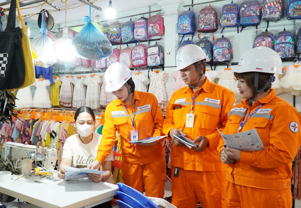 Điện lực Bắc Ninh khuyến khích người dân theo dõi điện năng tiêu thụ hàng ngày qua ứng dụng EVN CSKH