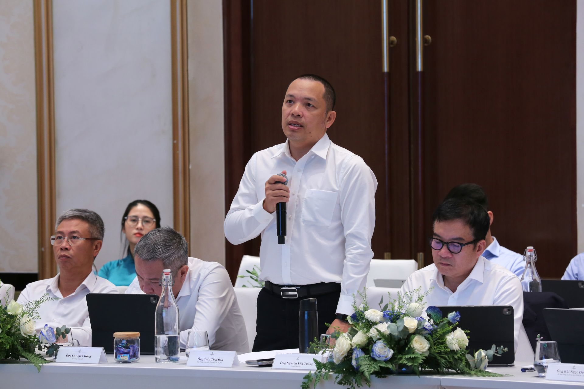 Phó Tổng Giám đốc BSR Trần Thái Bảo trình bày báo cáo về tình hình triển khai dự án NCMR NMLD Dung Quất Phó Tổng Giám đốc BSR Trần Thái Bảo trình bày báo cáo về tình hình triển khai dự án NCMR NMLD Dung Quất