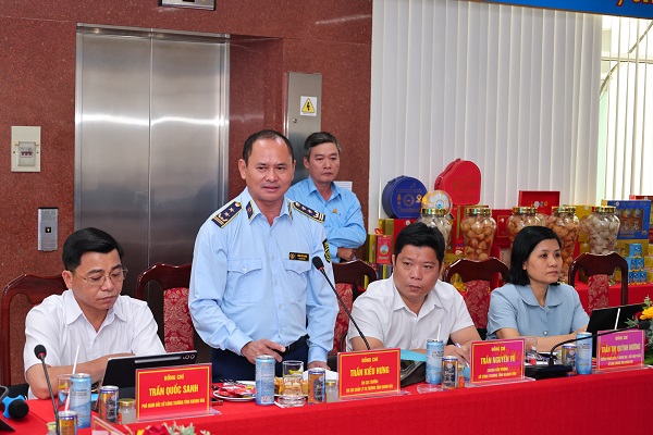 &Ocirc;ng Chi cục trưởng Chi cục QLTT tỉnh ph&aacute;t biểu