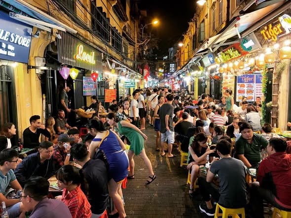Hà Nội nghiên cứu phát triển khu dịch vụ giải trí ban đêm có kiểm soát