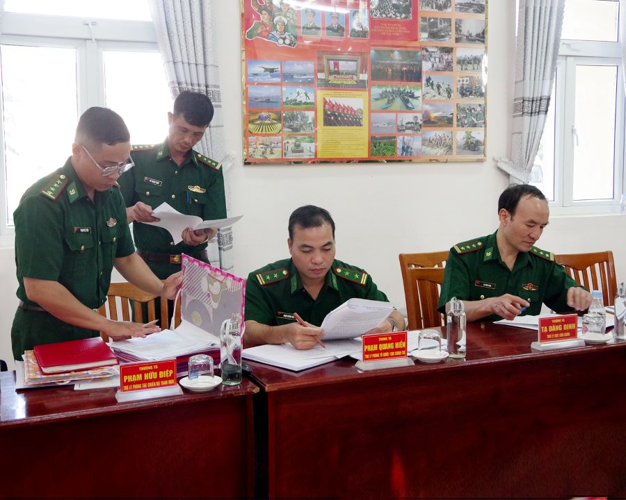Đo&agrave;n c&ocirc;ng t&aacute;c l&agrave;m việc tại Đồn Bi&ecirc;n ph&ograve;ng Cửa khẩu Mỹ Qu&yacute; T&acirc;y