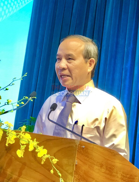 &Ocirc;ng Huỳnh Văn Lợi th&ocirc;ng qua Thể lệ Cuộc thi . Ảnh: VH