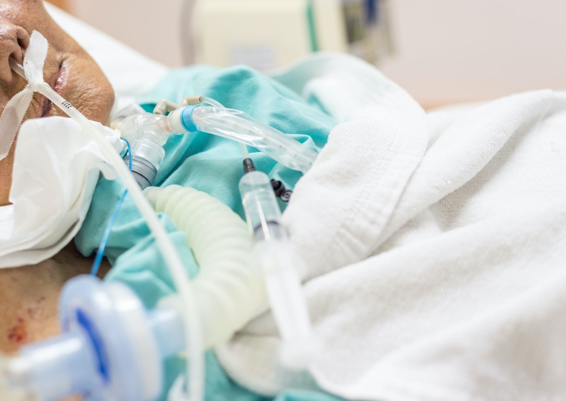 Ảnh 1: Bệnh nhân được điều trị tích cực tại Bệnh viện Đa khoa Vinmec Hạ Long. (Ảnh: Vinmec) Ảnh 1: Bệnh nhân được điều trị tích cực tại Bệnh viện Đa khoa Vinmec Hạ Long. (Ảnh: Vinmec)