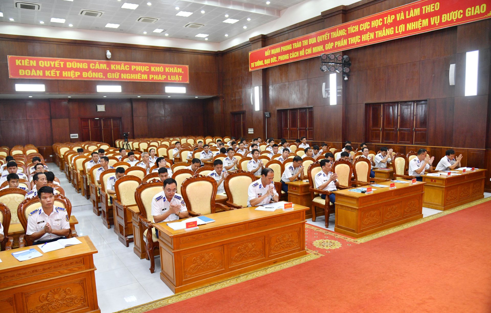 Các đại biểu tham dự bế mạc Các đại biểu tham dự bế mạc