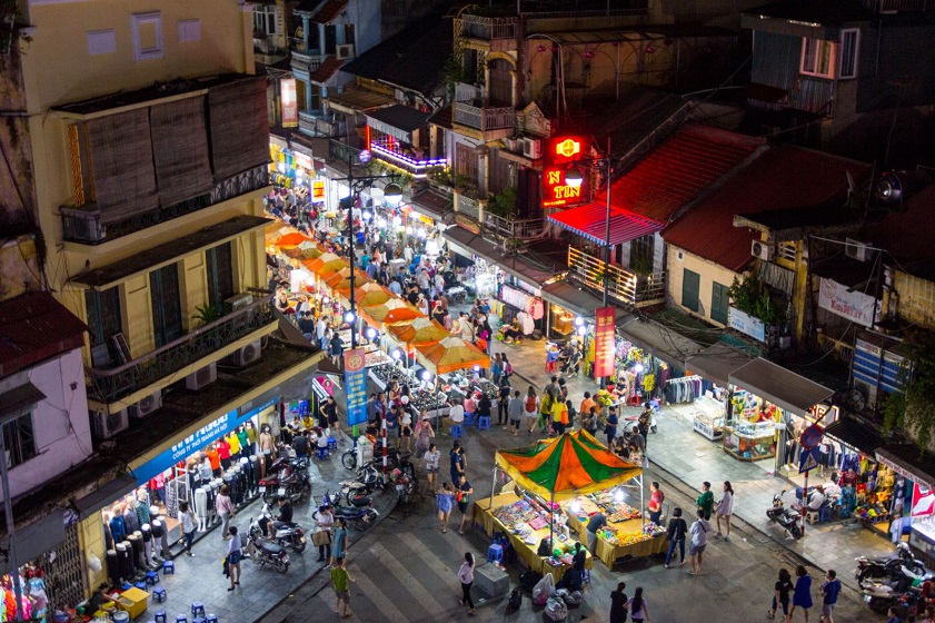 H&agrave; Nội sẽ ph&aacute;t triển c&aacute;c khu kinh tế đ&ecirc;m trọng điểm, mở rộng kh&ocirc;ng gian văn h&oacute;a, du lịch, thương mại v&agrave; nghi&ecirc;n cứu triển khai khu dịch vụ giải tr&iacute; ban đ&ecirc;m c&oacute; kiểm so&aacute;t nhằm tạo động lực tăng trưởng mới cho kinh tế dịch vụ Thủ đ&ocirc;.