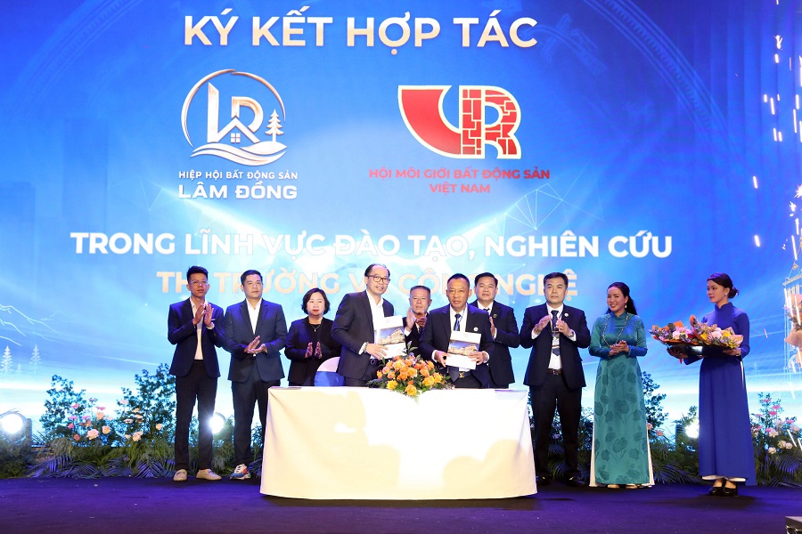 Hiệp hội M88 WC 2026 tỉnh L&acirc;m Đồng k&yacute; kết hợp t&aacute;c với Hội M&ocirc;i giới M88 WC 2026 Việt Nam v&agrave; Hiệp hội M88 WC 2026 Đắk Lắk, mở ra cơ hội phối hợp trong nghi&ecirc;n cứu thị trường.