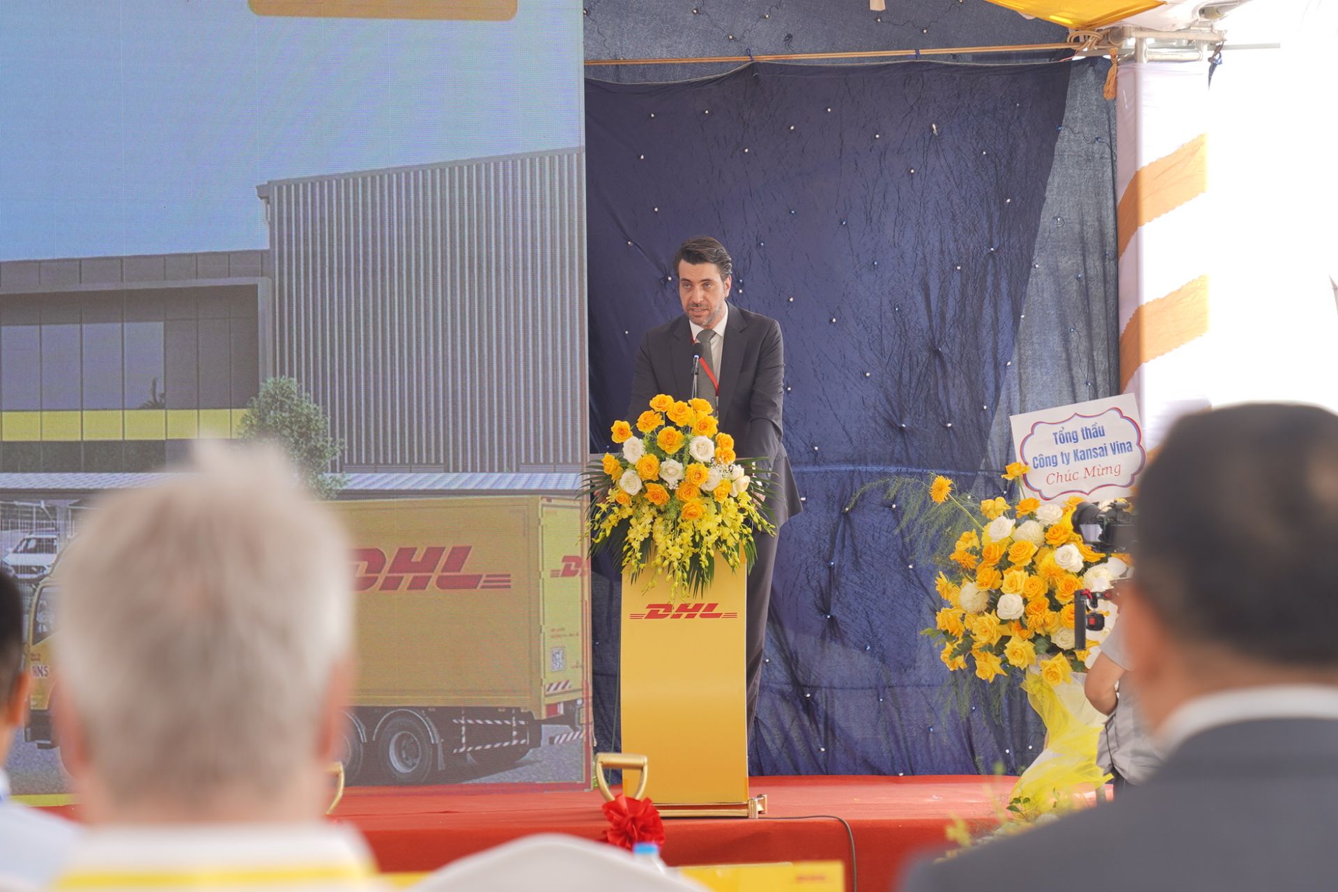 &Ocirc;ng Bertrand Juvigny, Tổng Gi&aacute;m đốc DHL Supply Chain Việt Nam v&agrave; Tổng Gi&aacute;m đốc REI Việt Nam ph&aacute;t biểu tại Lễ động thổ DHL North Logistics Campus