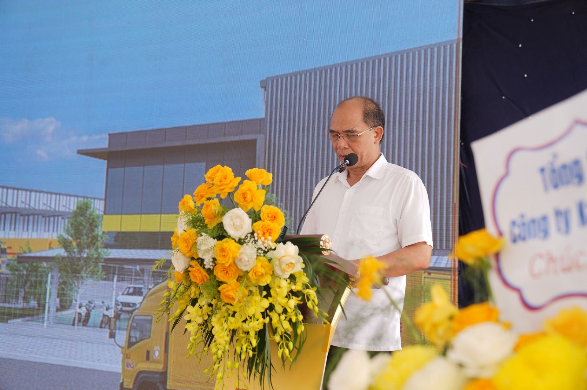 &Ocirc;ng L&acirc;m Đức Thuấn - Ban Quản l&yacute; c&aacute;c Khu c&ocirc;ng nghiệp tỉnh Hưng Y&ecirc;n (HYIZA) ph&aacute;t biểu tại Lễ động thổ DHL North Logistics Campus