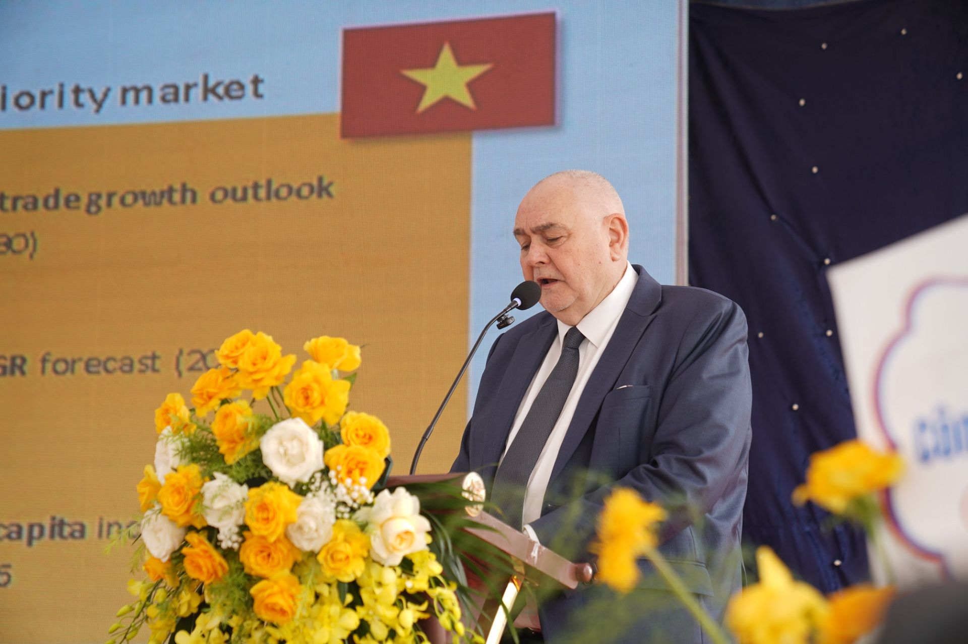 &Ocirc;ng Steve Walker, Tổng Gi&aacute;m đốc DHL Supply Chain cụm Th&aacute;i Lan - Việt Nam ph&aacute;t biểu tại Lễ động thổ DHL North Logistics Campus