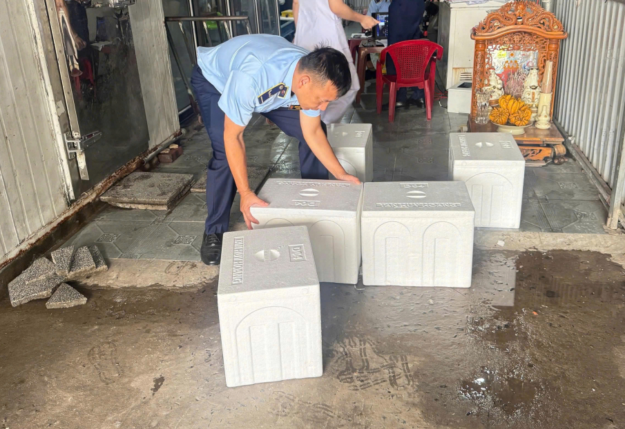 Quảng Ninh: Xử phạt gần 43 triệu đồng cơ sở sản xuất nước đá vi phạm ATTP